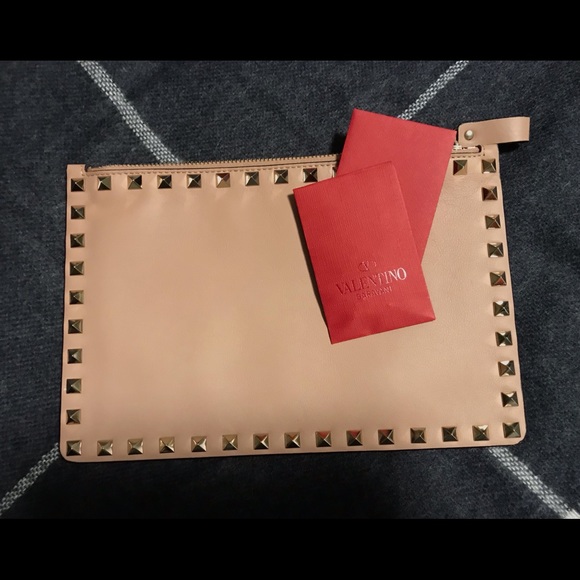Valentino Garavani Rockstud Leather Pouch - Picture 4 of 5